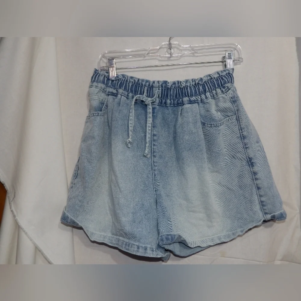 Time and Tru Distressed shorts medium - Picture 3 of 10